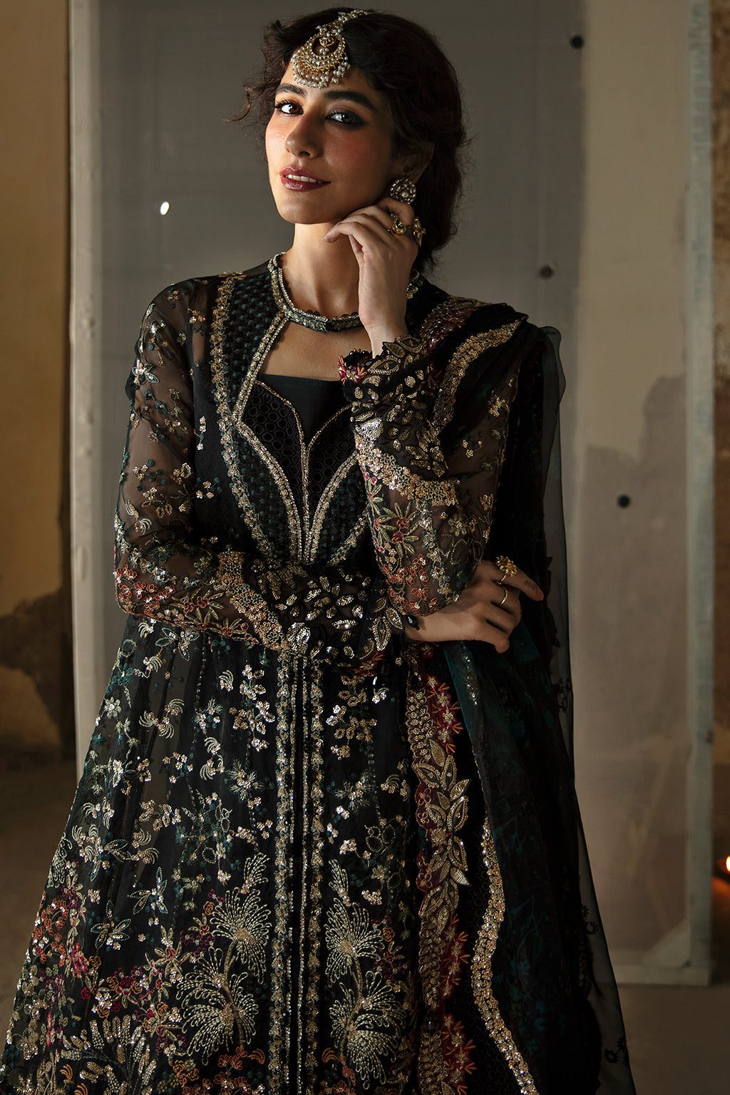 Afrozeh 3 Piece Custom Stitched Suit - Black - LB289271