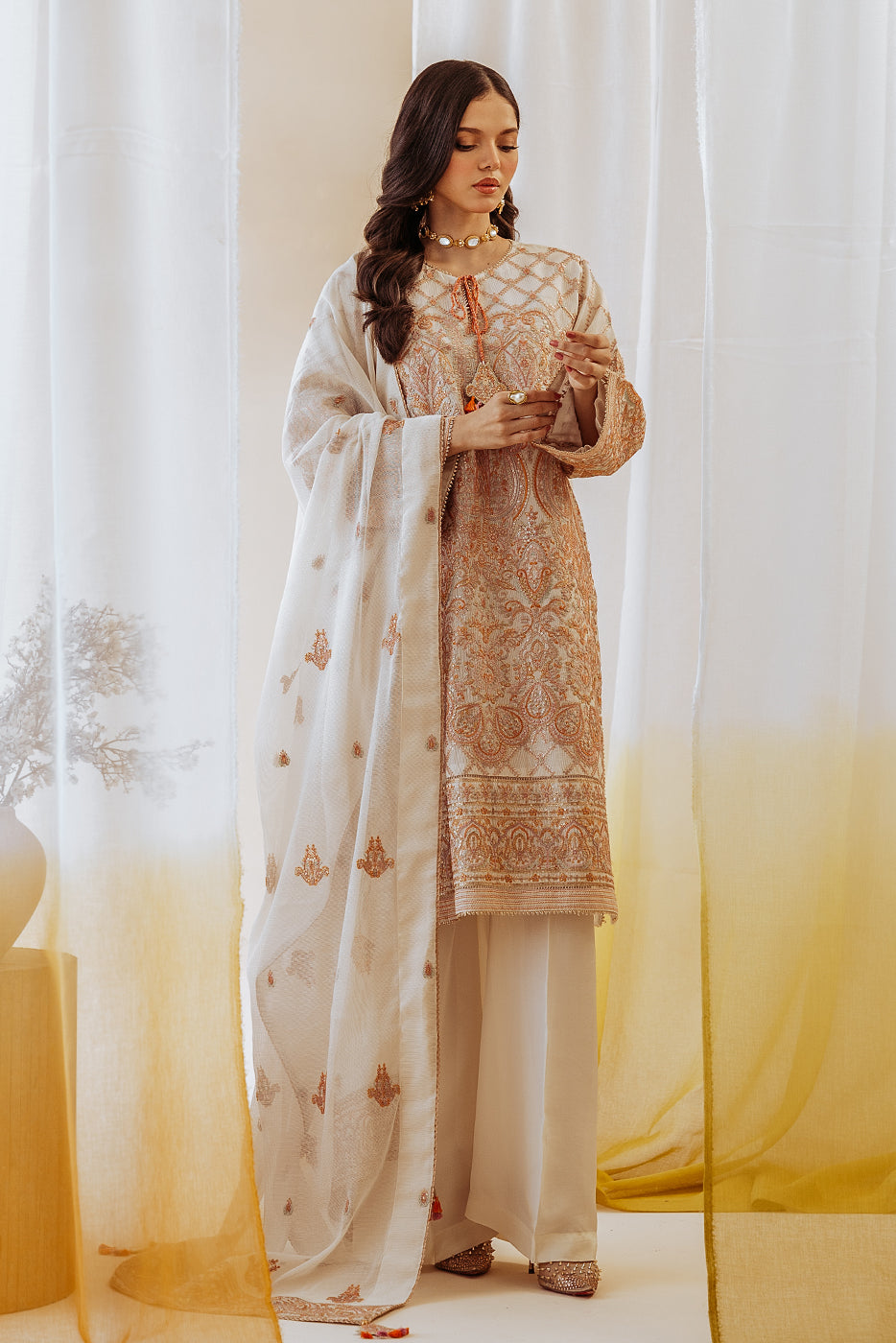 Beechtree 3 Piece Custom Stitched Suit - White - LB285514