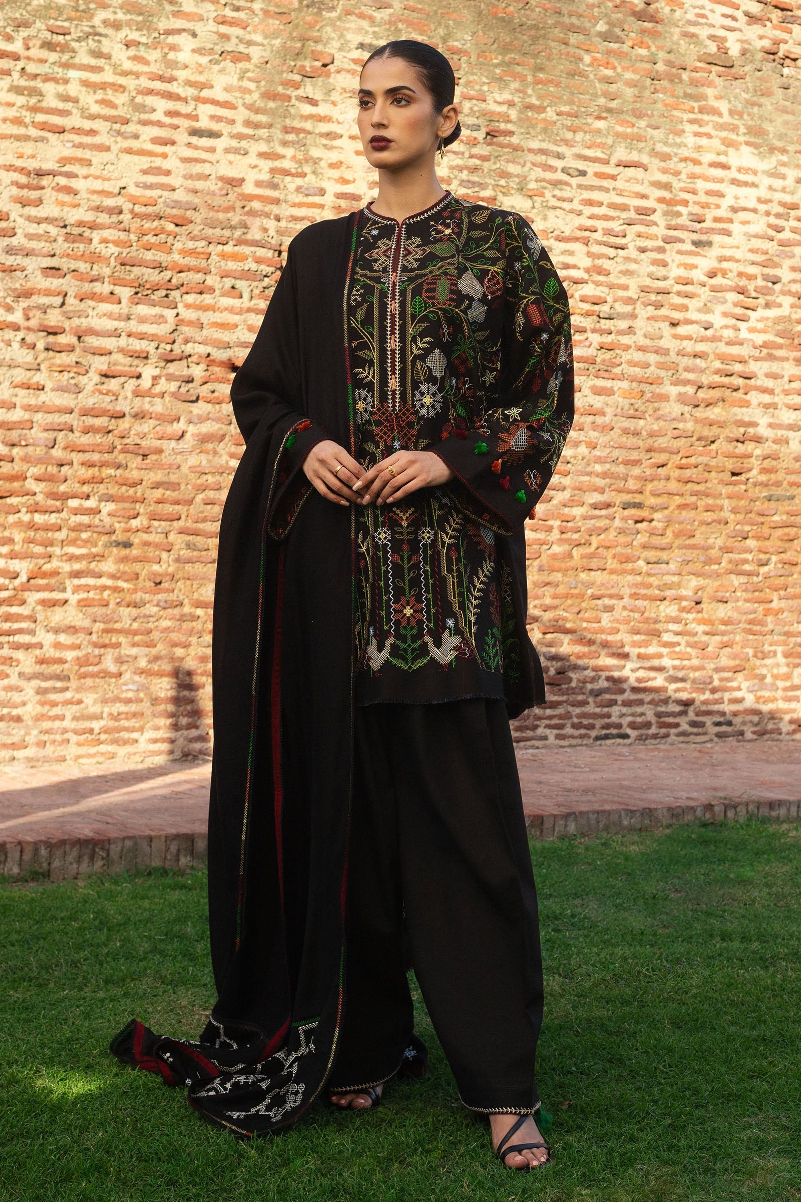 Libasco Zara Shahjahan 3 Piece Custom Stitched Suit - Black - LB288931