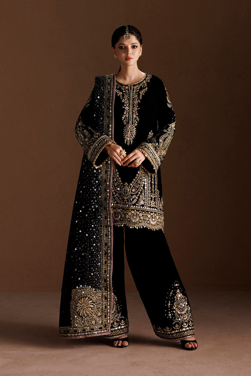 Iznik 3 Piece Custom Stitched Suit - Black - LB31713