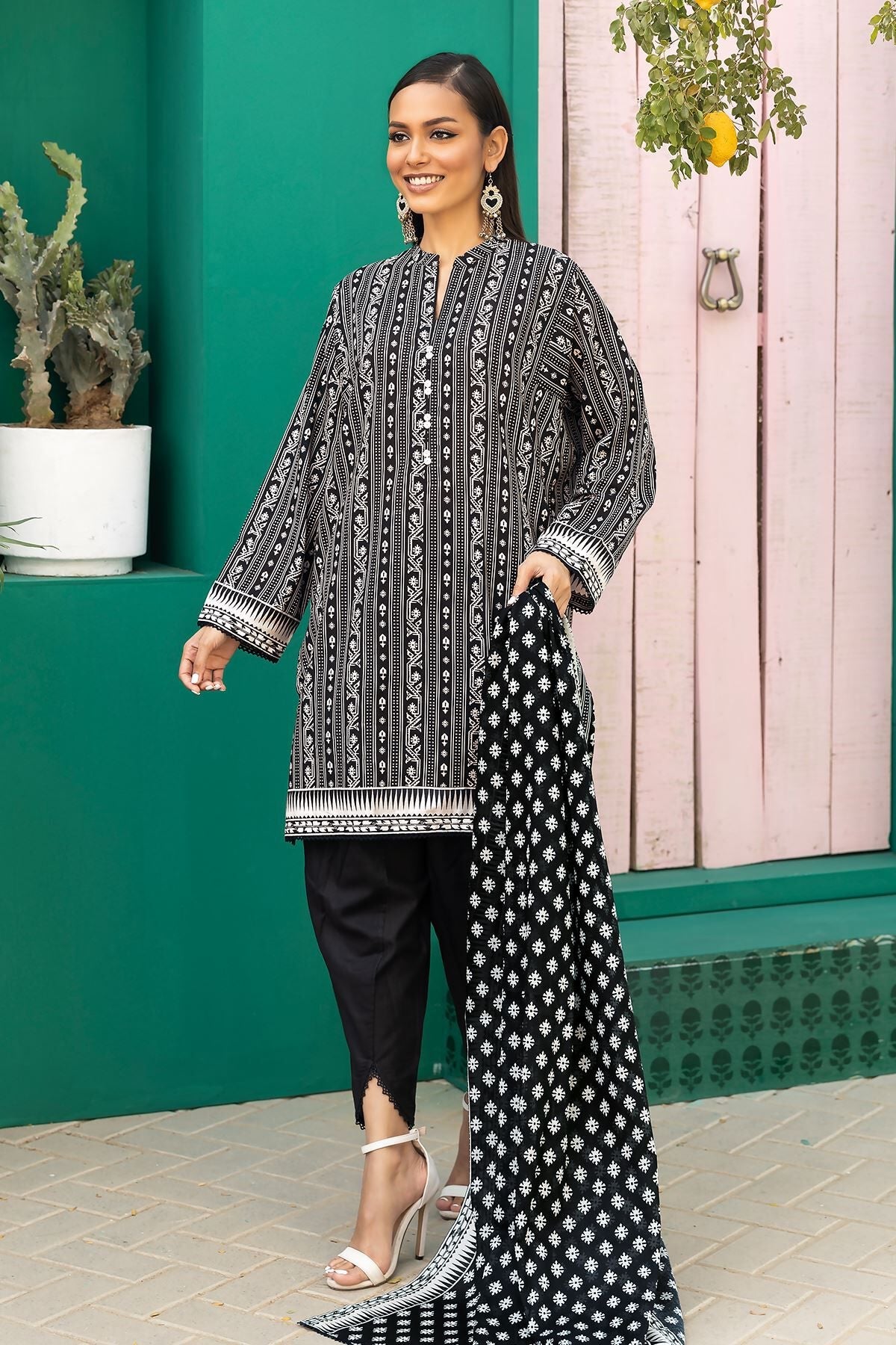 Khaadi 3 Piece Custom Stitched Suit - Black - LB285591