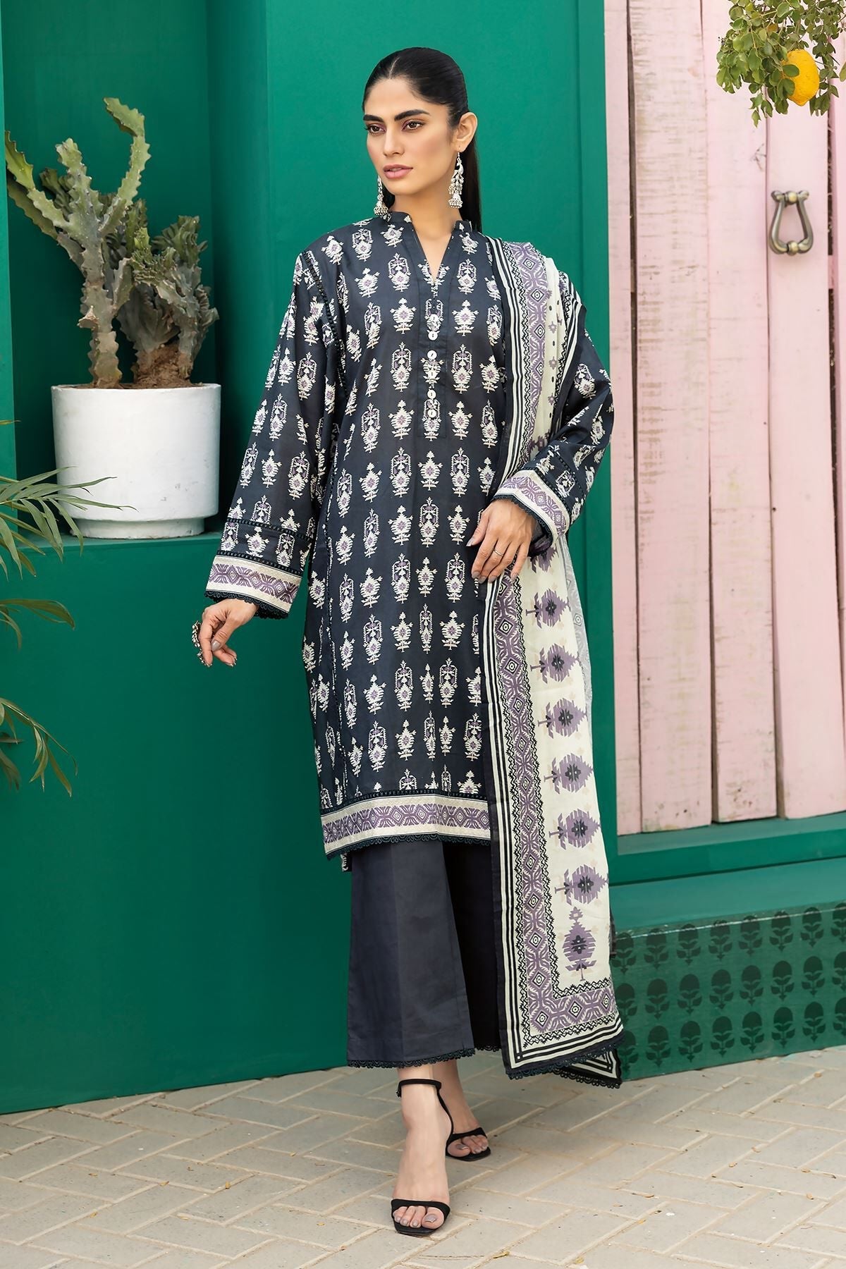 Khaadi 3 Piece Custom Stitched Suit - Black - LB285628